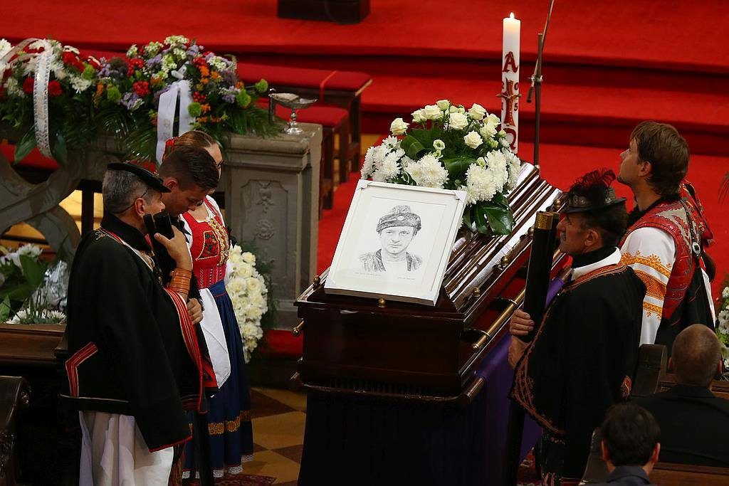 231 Posledná rozlúčka s Ivanom Palúchom (Foto Peter Razítko Rusko)